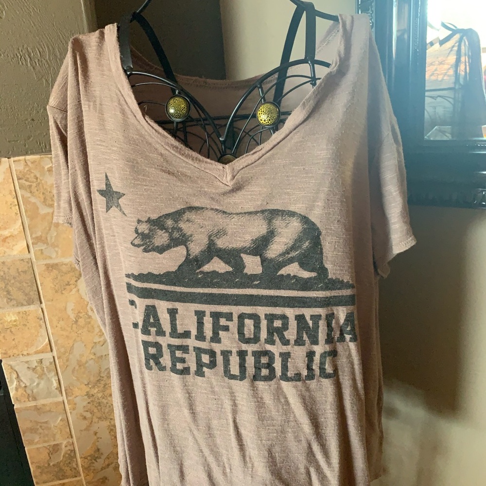California Republic loose tee.